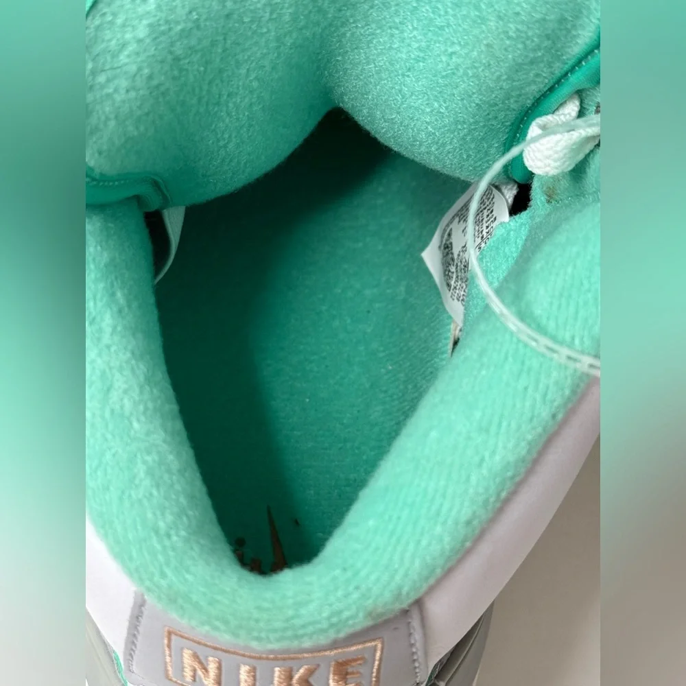 Nike Air Jordan 2 Retro Shoes Womens Size 10.5 Sneakers Crystal Mint‎ White
